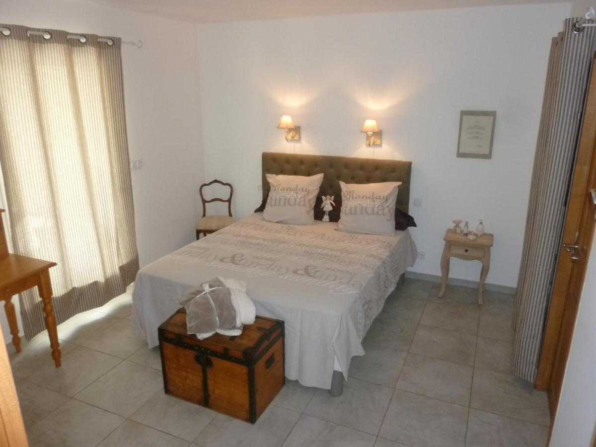 Le Mas De Tiomka Saint-Maximin (Gard) Exterior foto